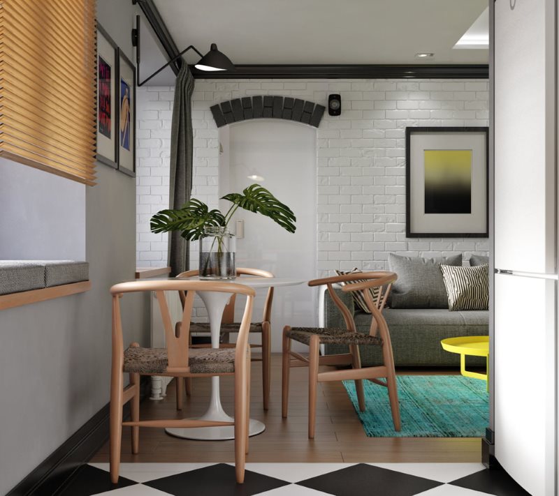 Cadeiras de madeira na sala de jantar da cozinha-sala de estar