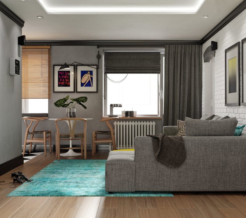 Tapete turquesa no piso de madeira da sala de estar