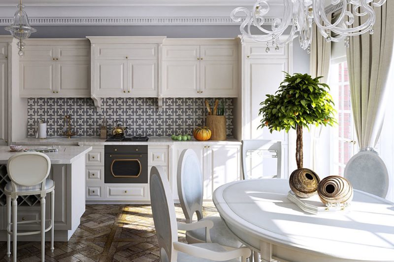 Ornement gris sur le tablier de cuisine