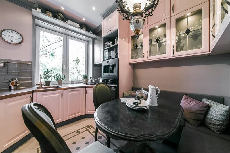 ห้องครัวแบบชนบทในอพาร์ทเมนต์บ้านแผง