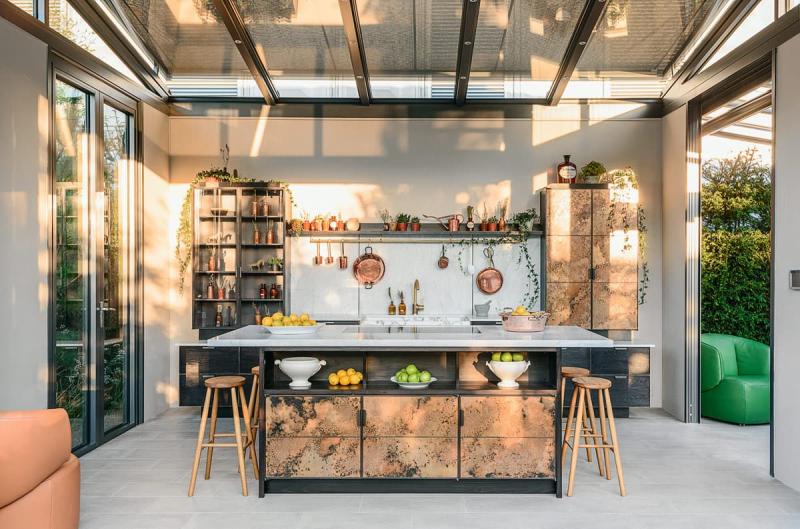 Μικτό στυλ μοντέρνο εσωτερικό της κουζίνας