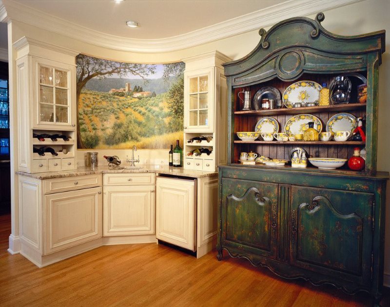 ลิ้นชักโบราณในครัวของบ้านในชนบท