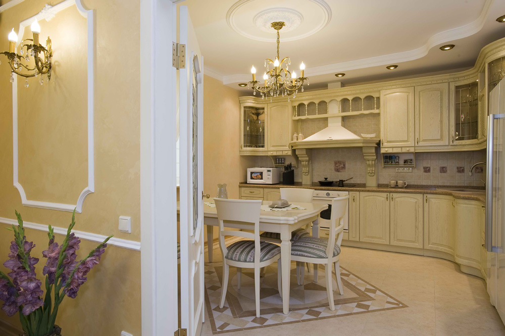 Cuisine d'angle avec coin repas séparé