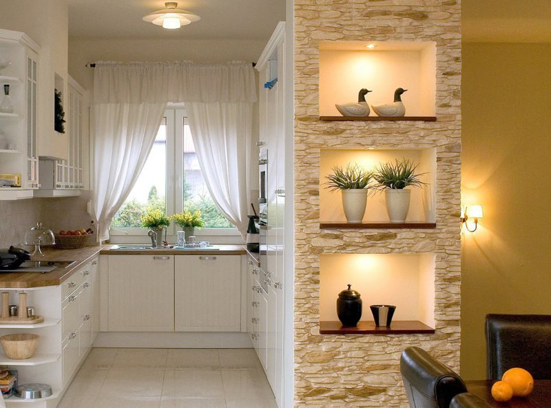 Niches à l'intérieur de la cuisine-salle à manger