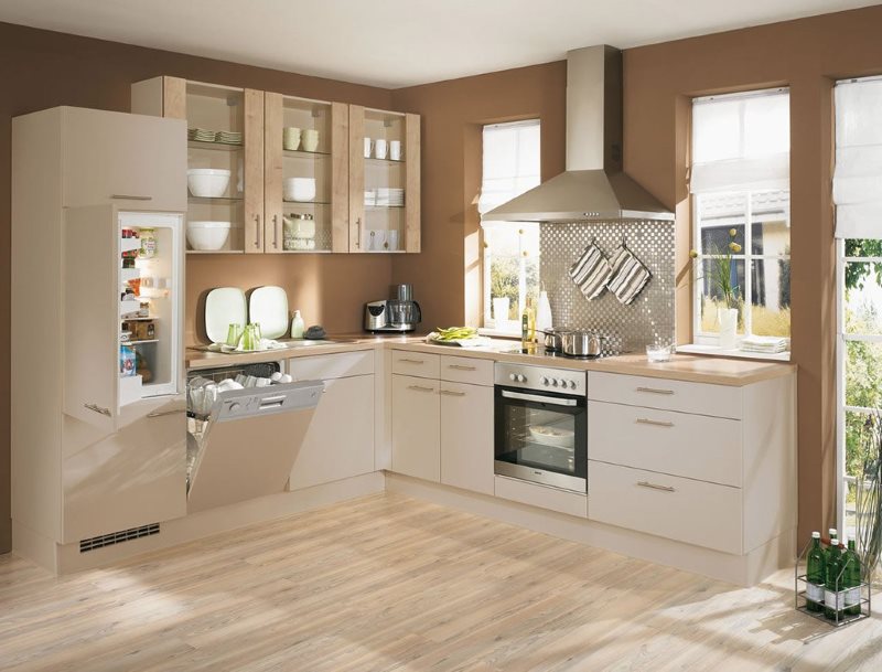 Aparate încorporate în interiorul unei bucătării în formă de L