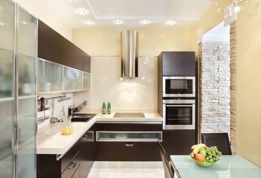 เครื่องใช้ในครัวเรือนภายใต้ชุดหูฟัง