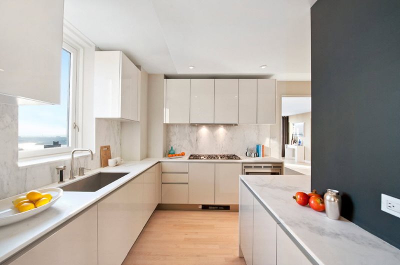 Modern corner kitchen in white