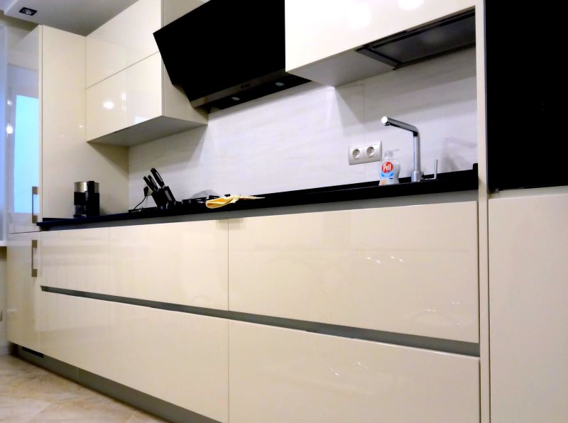 Μπεζ ακουστικά με λαβή προσόψεις