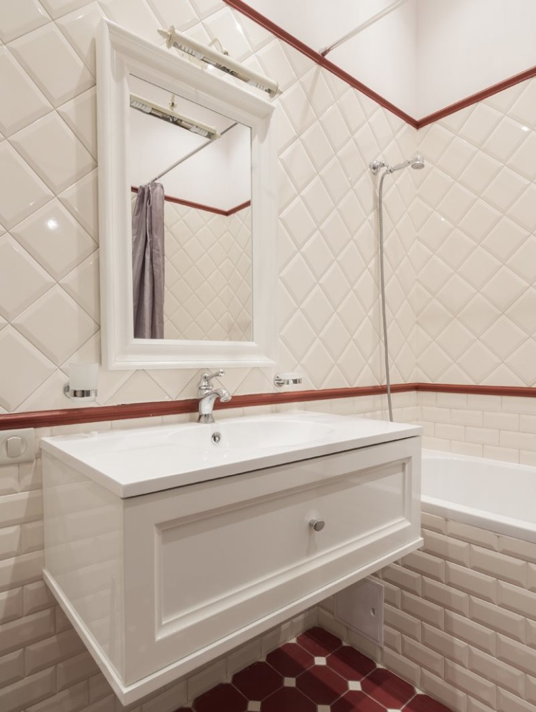 Diagonal laying of square tiles on the bathroom wall