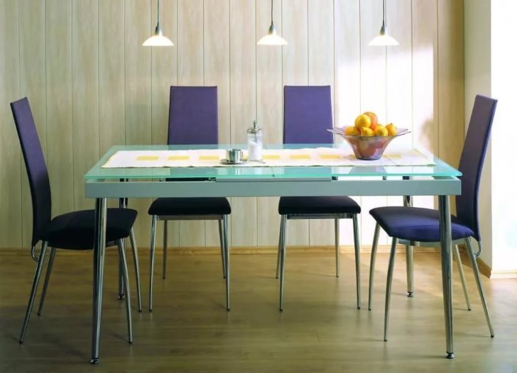 Τοίχωμα τοίχου στην τραπεζαρία της κουζίνας