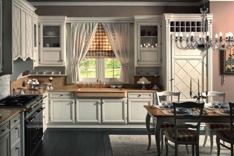 Римска риза завеса на прозореца на кухнята