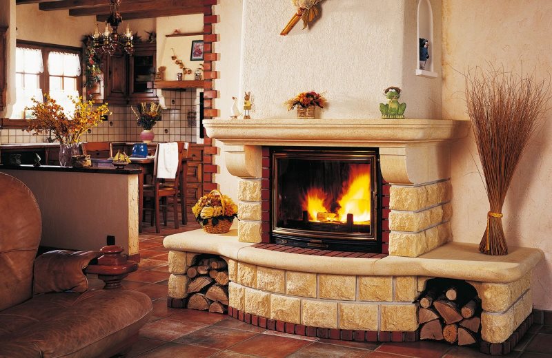 Perapian modal di pedalaman ruang tamu dapur rumah peribadi