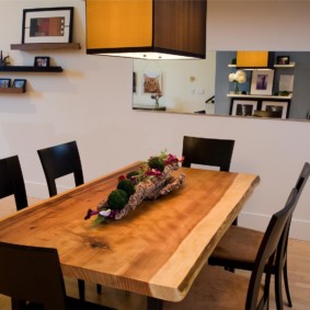 Mesa de comedor de madera