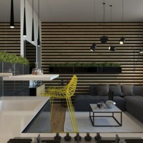 Silla de alambre grueso amarillo