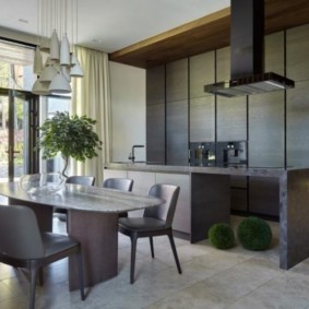 T-campana sobre la isla de la cocina