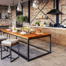 Cocina-comedor sin armarios colgantes