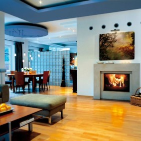 Lantai kayu lacquered