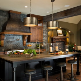 Tudung perapian di dinding dapur