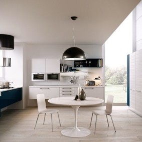 Smooth white ceiling in the Art Nouveau style