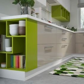 Prateleira aberta no final do armário da cozinha