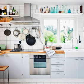 Azulejo quadrado na parede da cozinha