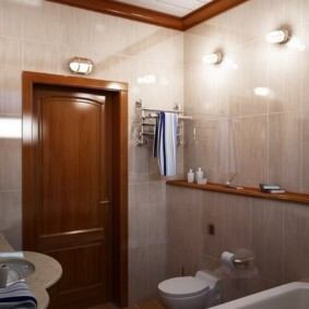 Étagère en bois sur un rebord dans le mur