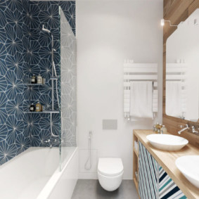 Toilettes suspendues dans une salle de bain étroite