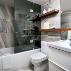 Étagères de toilette en bois