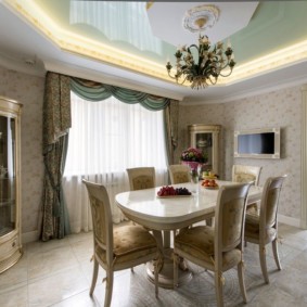 Classic dining group