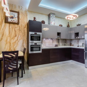 Corner headset with smooth facades