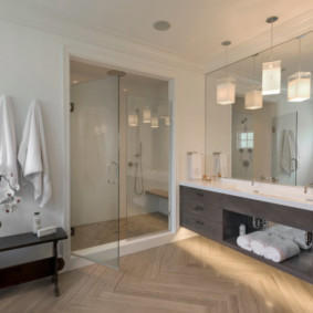 Parquet dans la salle de bain