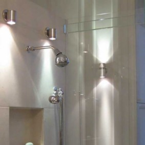 Éclairage mural sous la douche