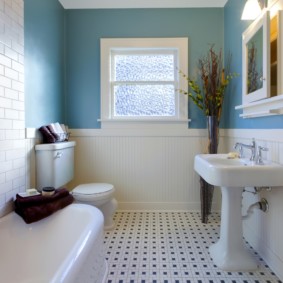 Blue color in the interior of the bathroom