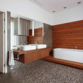 Λευκή ακρυλική μπανιέρα σε ξύλινο βάθρο