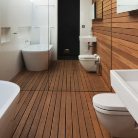 Teak slats on the bathroom floor