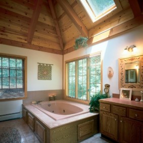 Natural bathroom lighting in a wooden house