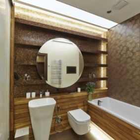 Miroir rond sur étagères suspendues