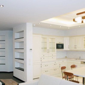 Οροφή γυψοσανίδας σε λευκό