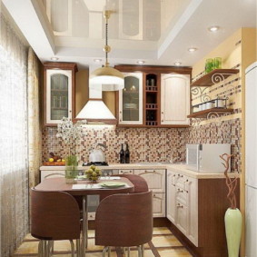 Κρεμαστό φανό σε γυαλιστερή οροφή