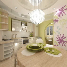 Πράσινες πλάκες στο τραπέζι