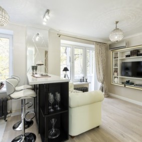 Μπαρ με μαύρες επιφάνειες