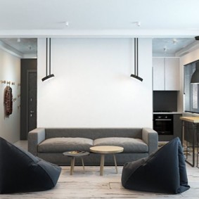 Πολυθρόνες χωρίς πλαίσιο στο πάτωμα του καθιστικού