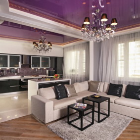 Soffitto viola con superficie lucida