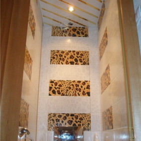 Pose diagonale d'un plafond à crémaillère