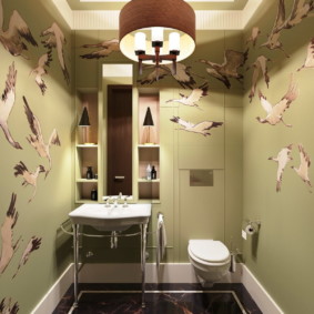 Plancher en vrac dans les toilettes d'une maison privée