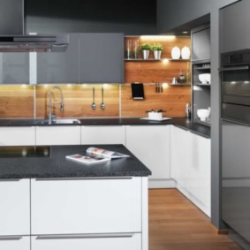 Γκρι-άσπρα ακουστικά σε μοντέρνο στιλ