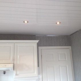 Προβολείς σε πλαστικό ανώτατο όριο