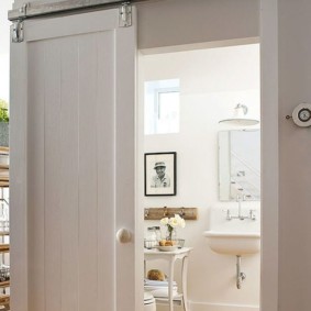 Hoja de puerta corredera de pino pintada