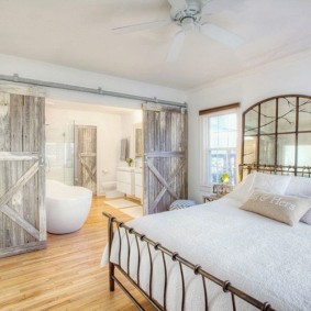 Interior de dormitorio de estilo rústico