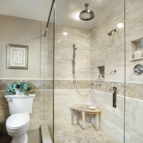 Vách ngăn kính của buồng tắm